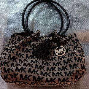 Michael Kors Bucket Bag (EUC)